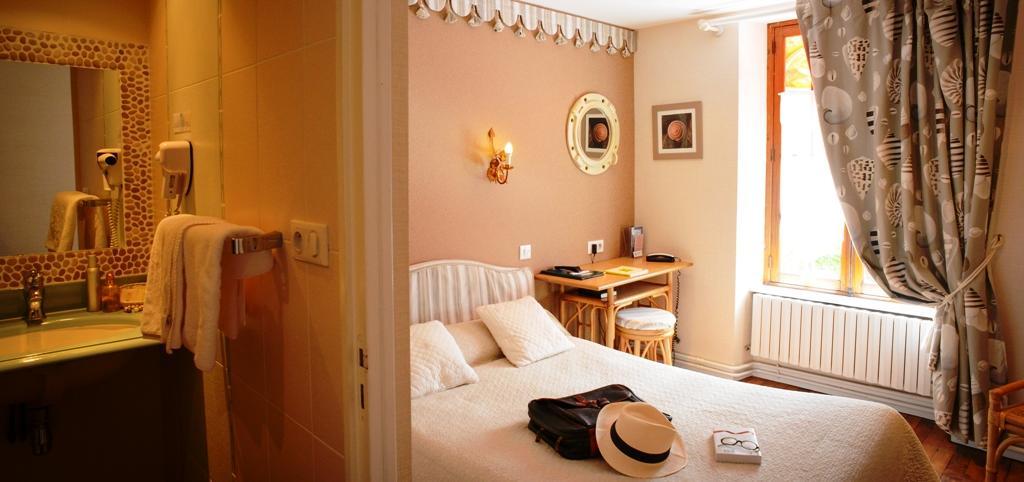Logis Hotel Les Fuchsias แซ็ง-วา-ลา-อูเก ภายนอก รูปภาพ