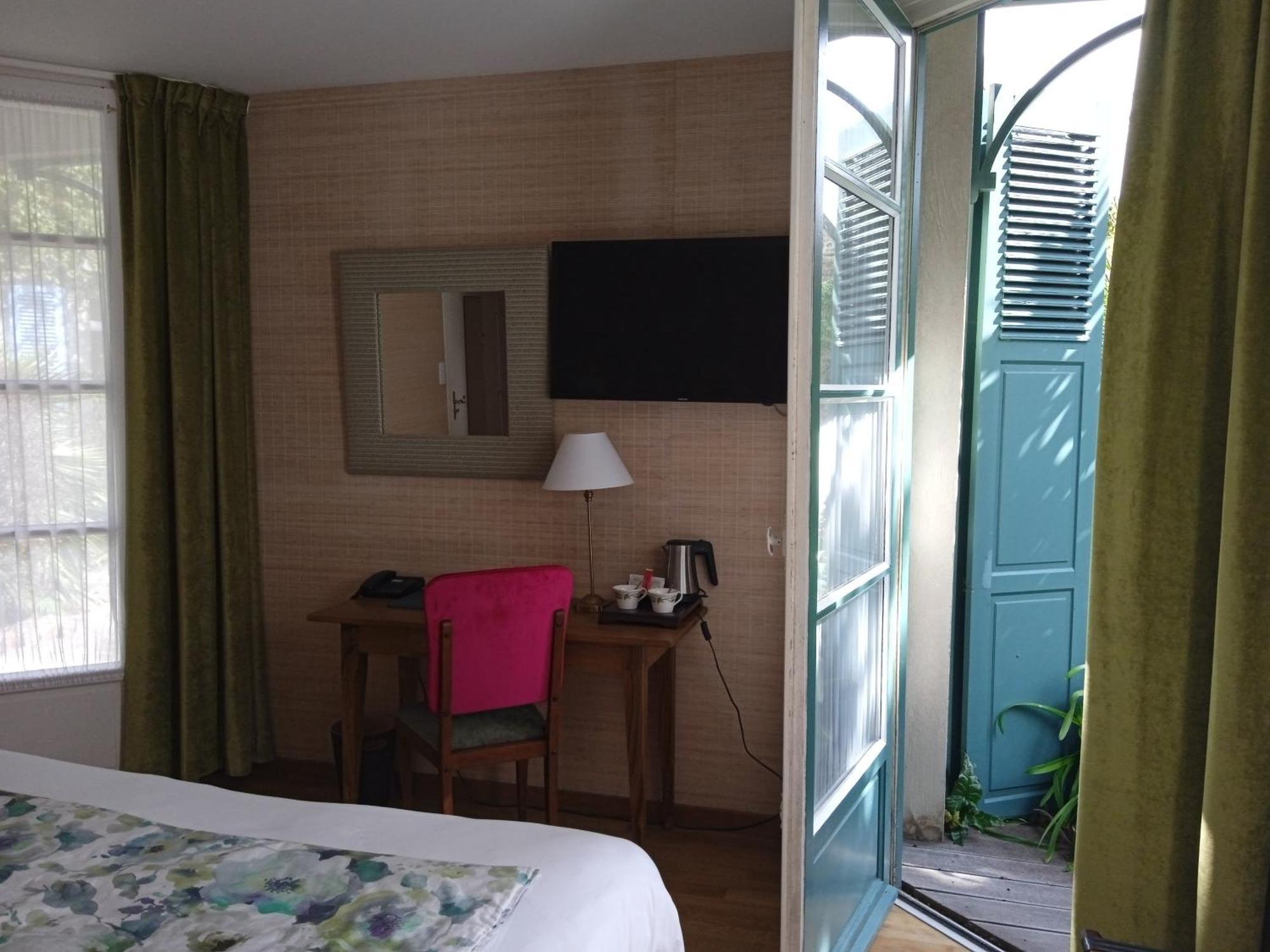 Logis Hotel Les Fuchsias แซ็ง-วา-ลา-อูเก ภายนอก รูปภาพ