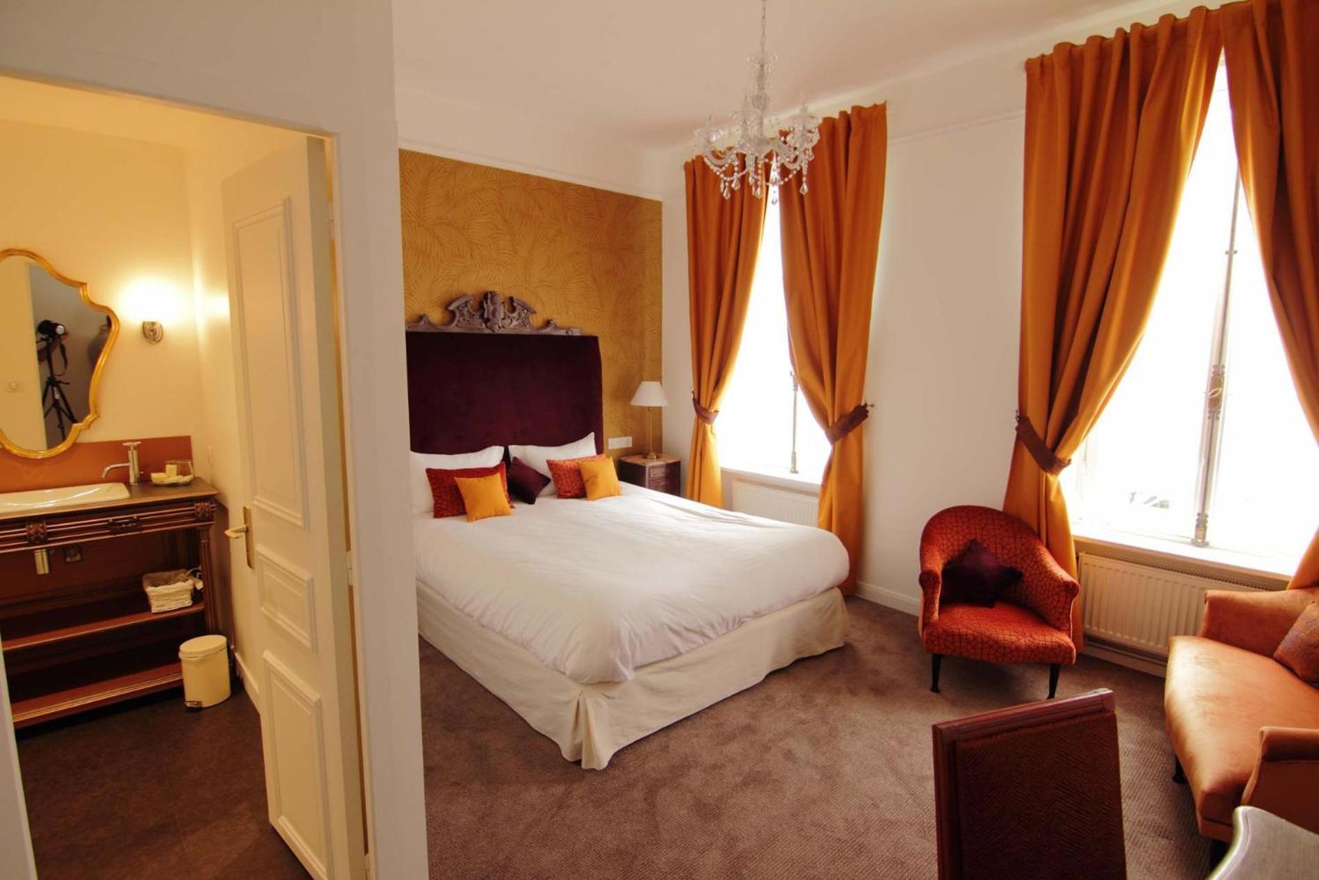 Logis Hotel Les Fuchsias แซ็ง-วา-ลา-อูเก ภายนอก รูปภาพ
