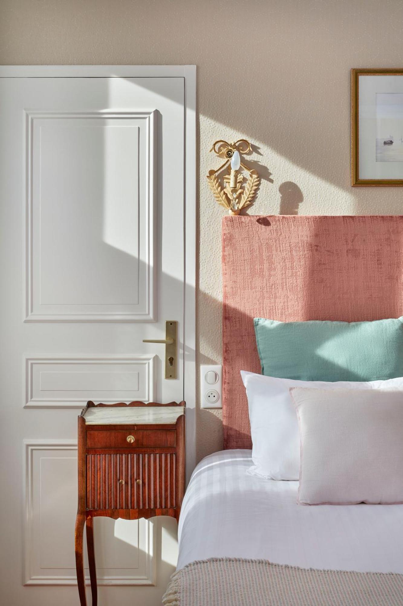Logis Hotel Les Fuchsias แซ็ง-วา-ลา-อูเก ภายนอก รูปภาพ