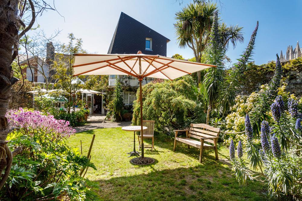 Logis Hotel Les Fuchsias แซ็ง-วา-ลา-อูเก ภายนอก รูปภาพ